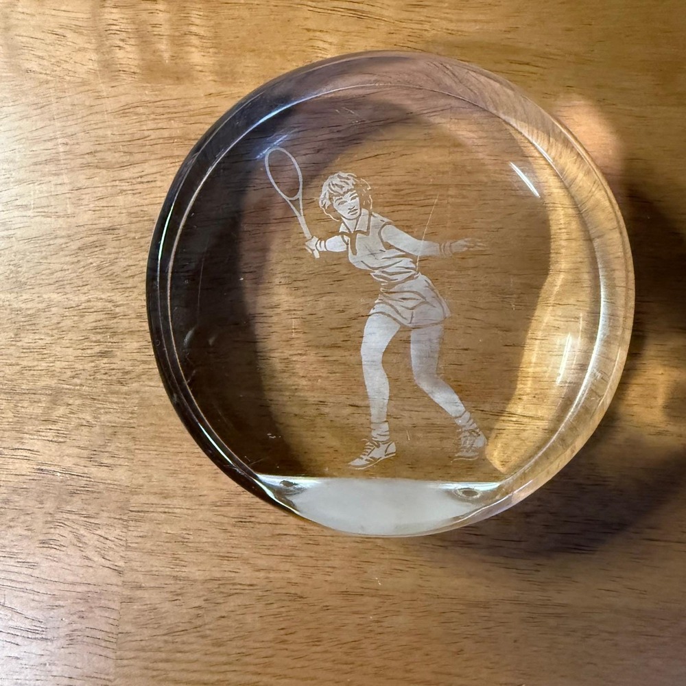 Vintage Etched Glass Tennis Player Paperweight Frosted Clear Crystal Decor 3.5" - Picture 2 of 4